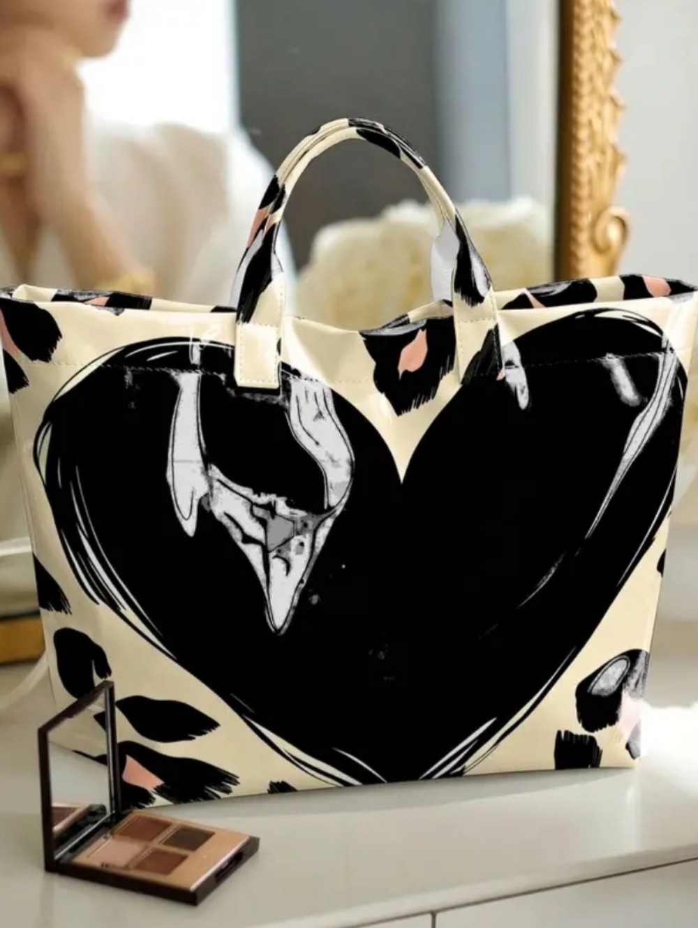 Tote Bag Purse Black Heart-Print  in Beige and Black High Gloss. Waterproof -New